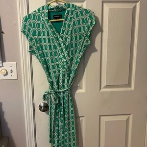 Women’s Liz Claiborne wrap dress. Size small. Short sleeves.